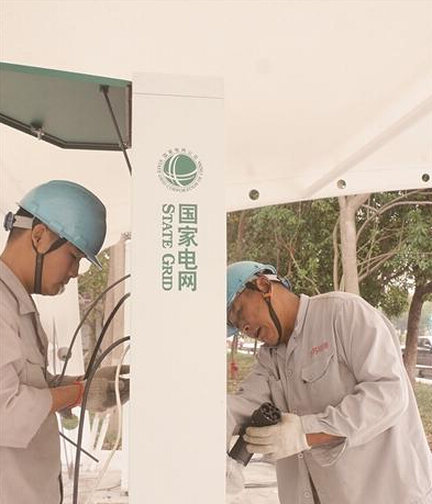 寶應(yīng)首家電動(dòng)車充電站投入使用，充電樁車棚市場(chǎng)或?qū)⒖焖籴绕? class=